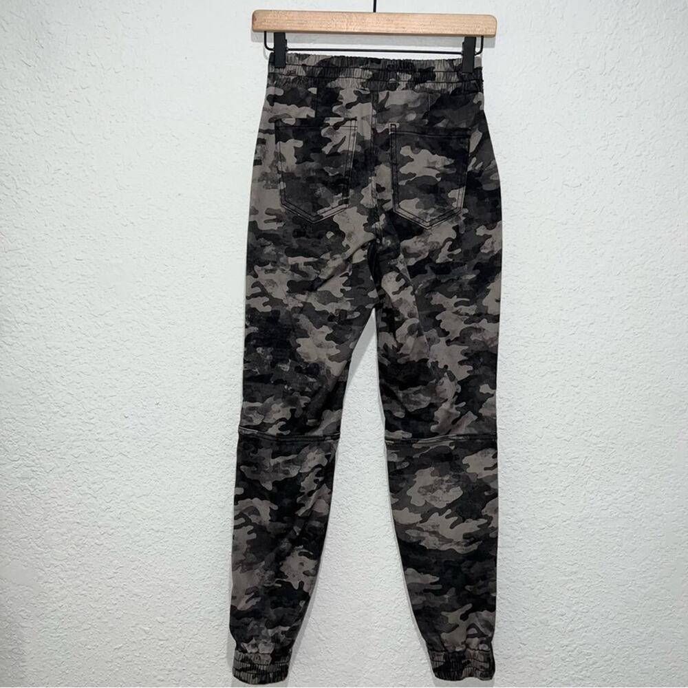 Spanx Stretch Twill Cargo Jogger - Picture 6 of 9